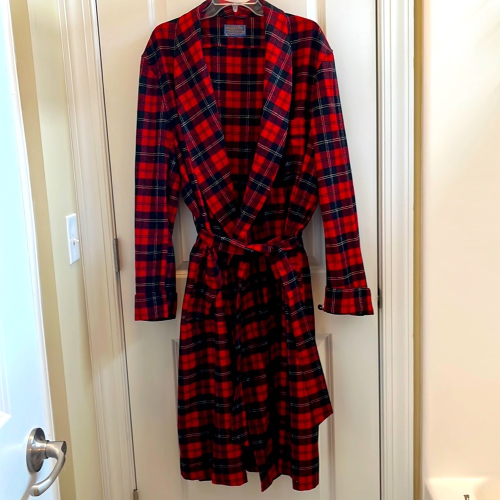 Pendleton 100% Virgin Wool Red & Black Plaid Open Front Robe Sz XL. * moth holes